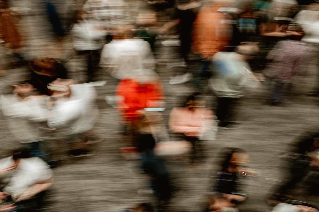 抱负阵痛,蔚来“豪赌”,小鹏逆袭!2025新能源中场战事复盘